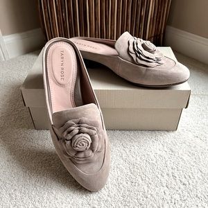 Taryn Rose Sip On Mule Shoes size 6